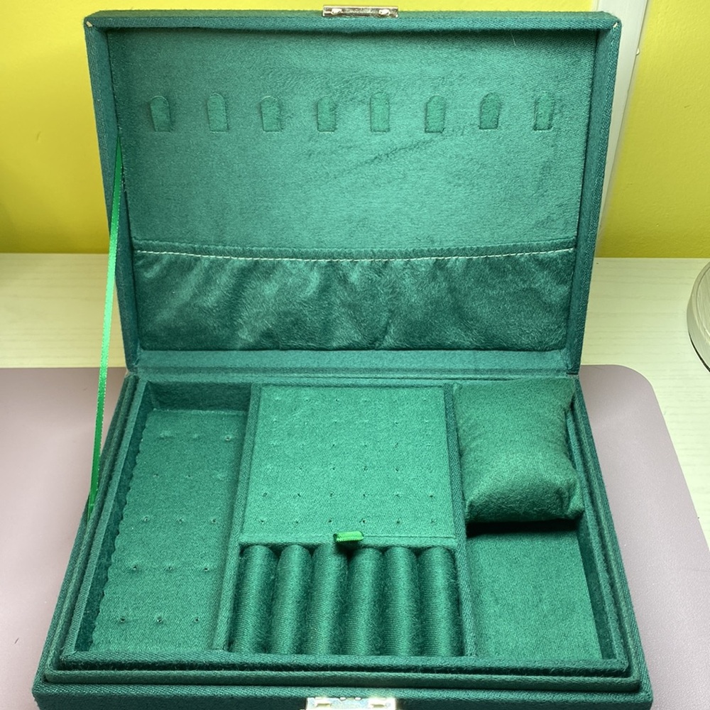 New ✨Green Jewelry Box